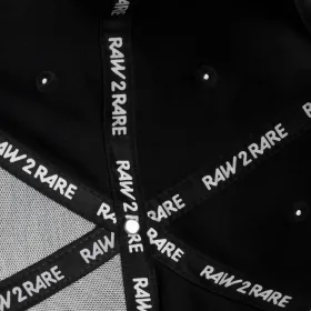 Raw2Rare Cap Shadow 1st Edition – Innenband Detail mit RAW2RARE Branding, 6-Panel Snapback, Schwarz